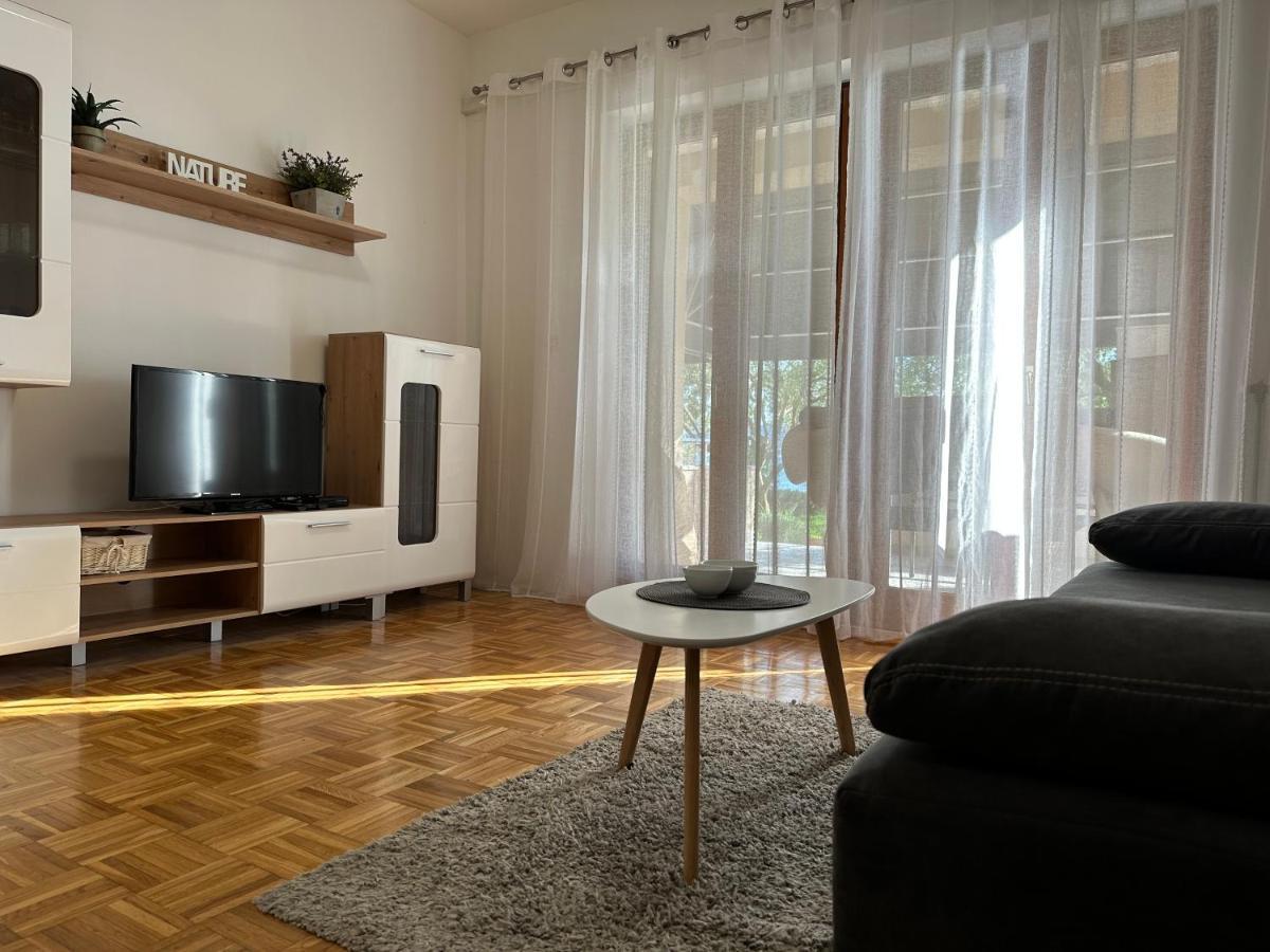 Apartmani Roko ビオグラード・ナ・モル エクステリア 写真
